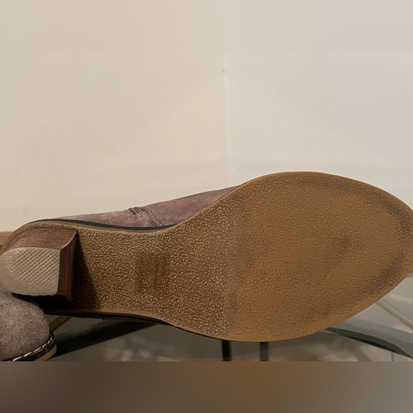 Tan leather booties - Picture 7 of 10